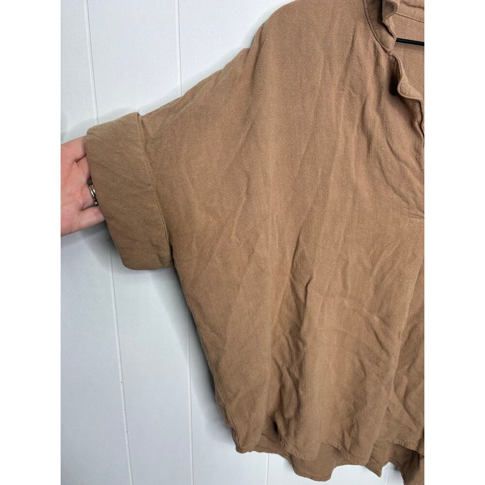 Neuflora Waco Tan Linen Blend Top Medium Button Back V Neck Cuffed Short Sleeve - Picture 3 of 9